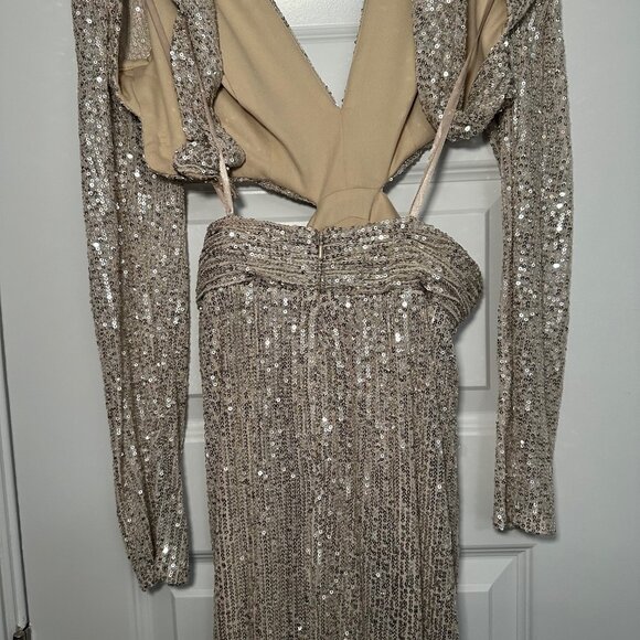 Mac Duggal Sequined Criss Cross Long Sleeve Gown Size 2 - Picture 8 of 11